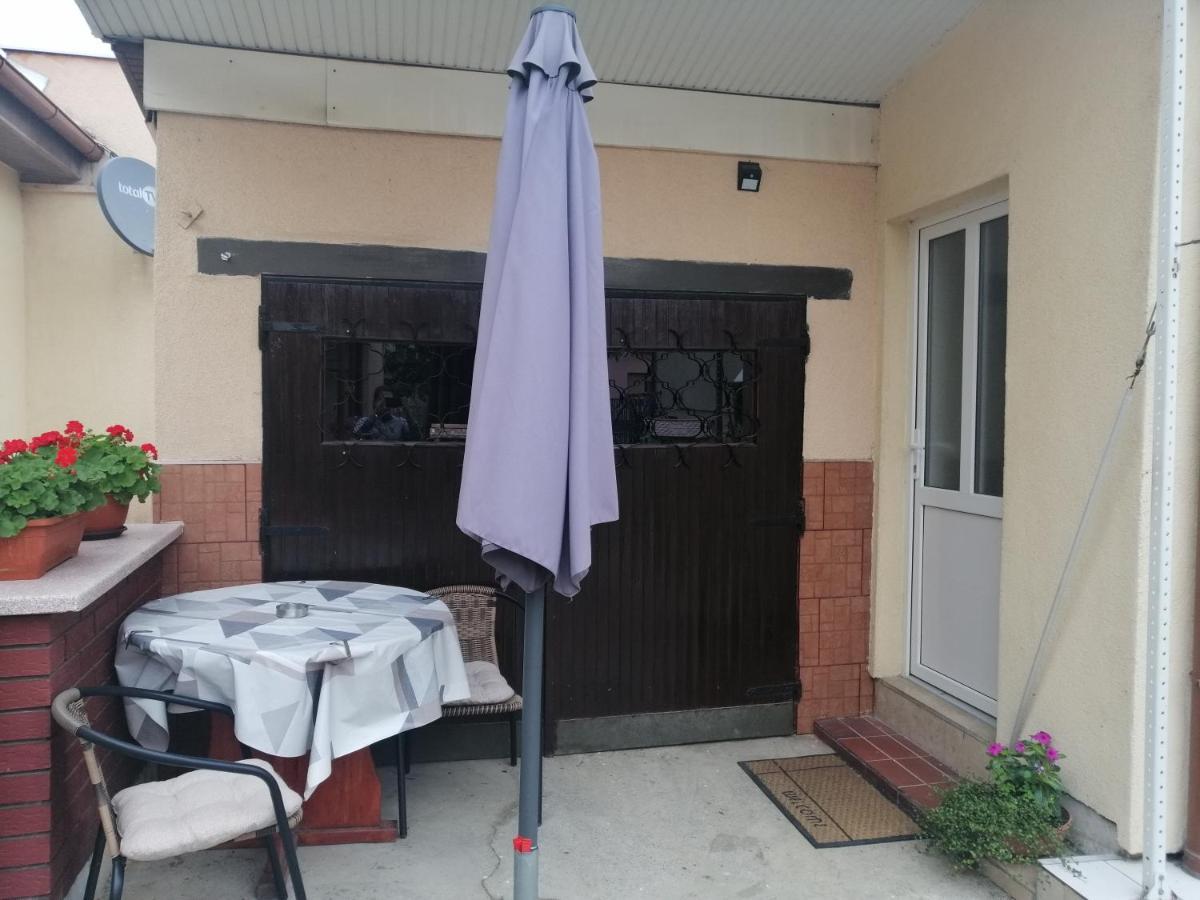 Studio Apartman Bandb Dakovo Exterior foto